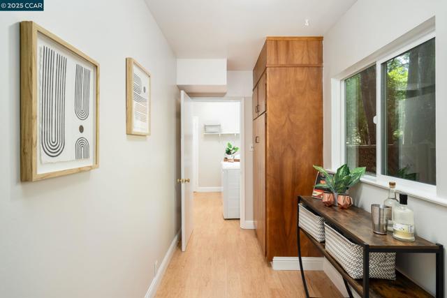 1019 Sir Francis Drake Blvd, San Anselmo CA: https://media.crmls.org/mediaz/7363f8dd-93df-4acf-b46f-62c9eace497e.jpg