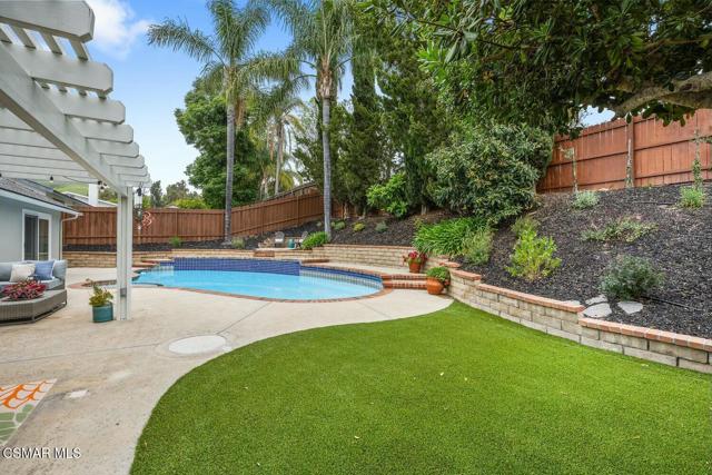 6608 Maplegrove Street, Oak Park CA: https://media.crmls.org/mediaz/73643cc1-9f6e-43e5-bef3-2dff24db3e54.jpg