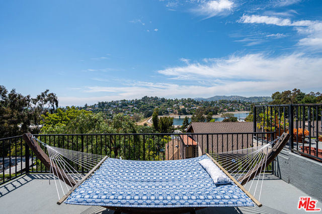 1915 Apex Avenue, Los Angeles CA: https://media.crmls.org/mediaz/736477e8-020a-4da6-b280-a1abd7fe6a3f.jpg