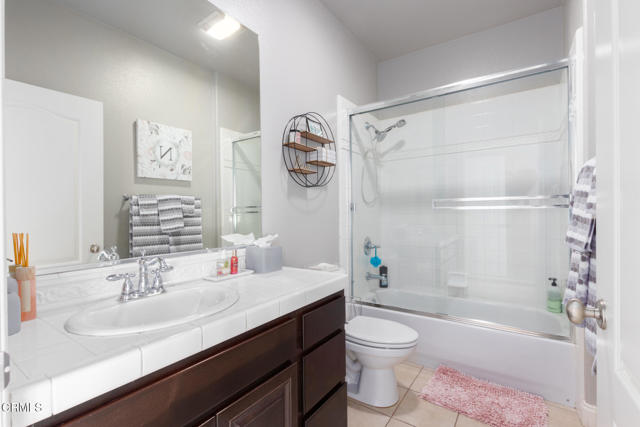10931 W Shadow Hills Avenue, Los Angeles CA: https://media.crmls.org/mediaz/7364d61c-2604-4bf2-af6f-ca38e1f8e425.jpg