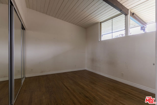 11133 Rose Avenue, Los Angeles CA: https://media.crmls.org/mediaz/7365381a-1596-46c6-b03a-26416477ff6a.jpg