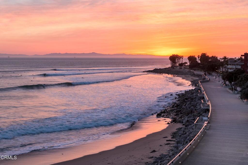 https://media.crmls.org/mediaz/73658fa3-46e1-490d-bb8f-31f5617ca18e.jpg?preset=X-Large