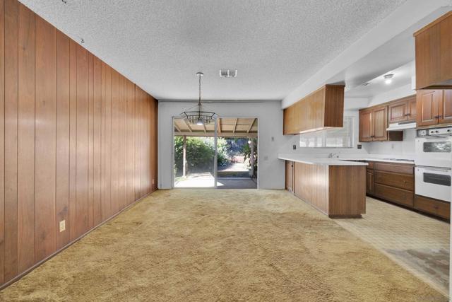 6800 Colorado Ave, La Mesa CA: https://media.crmls.org/mediaz/7365943d-2d73-4dd2-9984-e26df87cd12c.jpg