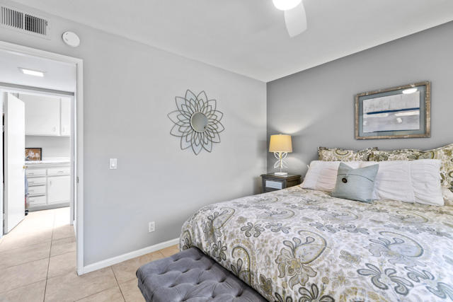 48114 Calle Seranas, La Quinta CA: https://media.crmls.org/mediaz/736595e1-e8d2-47e5-be46-1117a9e322e7.jpg