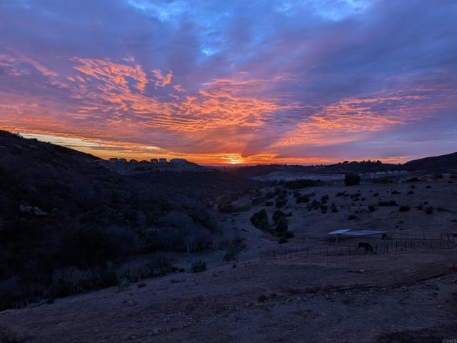 Detail Gallery Image 19 of 31 For 1925 Robinhood Rd, Vista,  CA 92084 - 5 Beds | 4/1 Baths