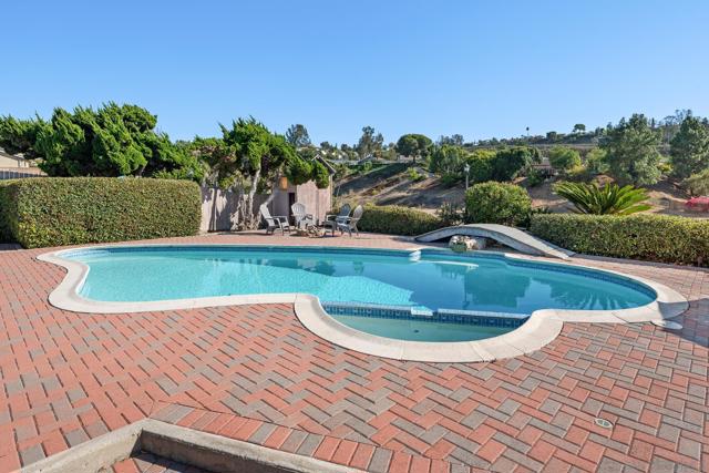 6815 Monte Verde, San Diego CA: https://media.crmls.org/mediaz/7366765d-4c06-4348-a93d-92efa3628f29.jpg