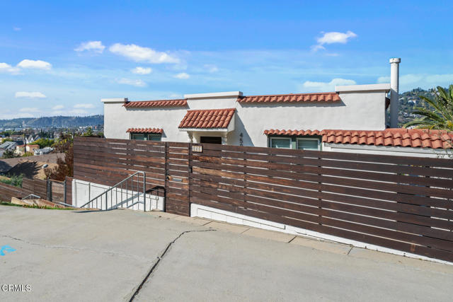 Detail Gallery Image 2 of 19 For 4507 Berenice Ave, Los Angeles,  CA 90031 - 3 Beds | 2 Baths