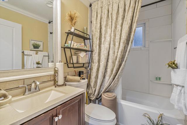 Image 44 of 55 For 370 Appian Way