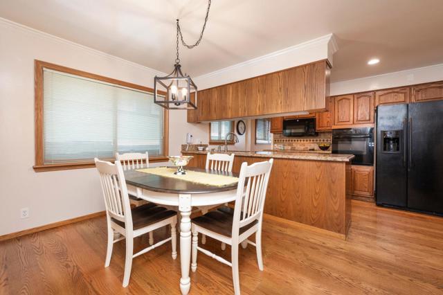 2940 Oakmont Drive, San Bruno CA: https://media.crmls.org/mediaz/736744da-e232-422e-bce2-73881d407caa.jpg