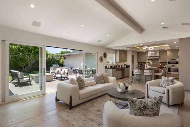 34 Carriage Court, Los Altos CA: https://media.crmls.org/mediaz/7367ac51-f8e2-4ed1-bb53-cbb78c143385.jpg