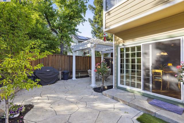 304 AVONDALE LANE, Livermore CA: https://media.crmls.org/mediaz/736814f3-4677-40d0-afba-8c7bfd02447b.jpg