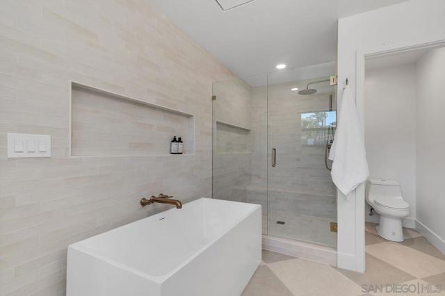 1127 Santa Rufina Court, Solana Beach CA: https://media.crmls.org/mediaz/7368808f-e36e-4af3-877c-e0dbc7465e6c.jpg
