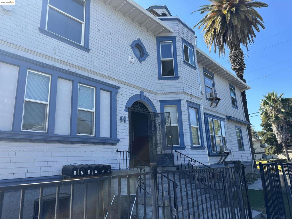 44 W. Acacia Street