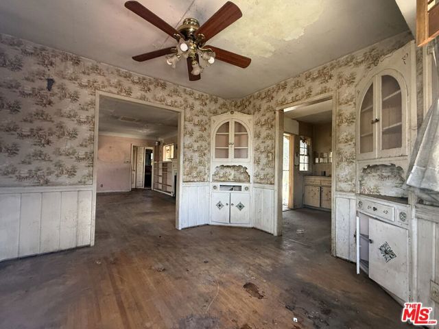 11229 Saticoy Street photo 5