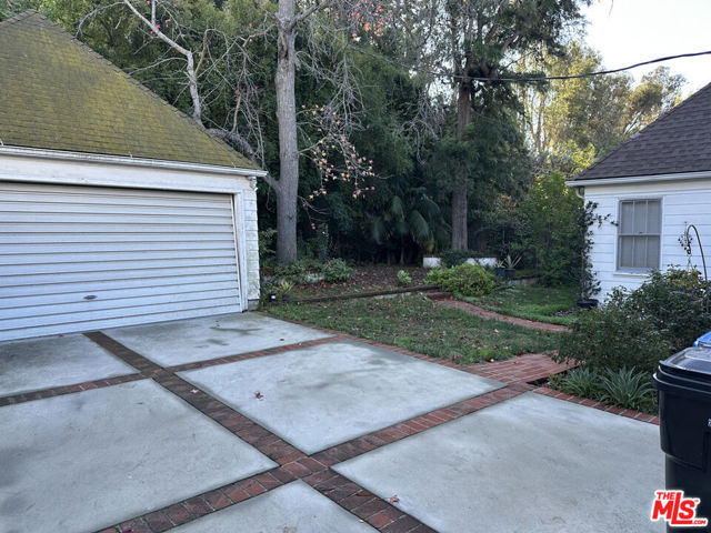 12752 Halkirk Street, Studio City CA: https://media.crmls.org/mediaz/7369159e-1a1b-4803-a0a1-a8b35174bbe7.jpg