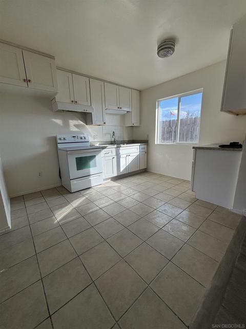 8209 8211 Jema Way, Lakeside CA: https://media.crmls.org/mediaz/73691d8c-74e0-4585-880e-449e61692cf0.jpg