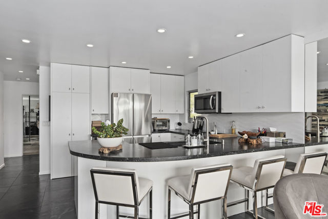 520 Strand Street, Santa Monica CA: https://media.crmls.org/mediaz/73696e8f-649e-4a61-a635-6b09be729169.jpg