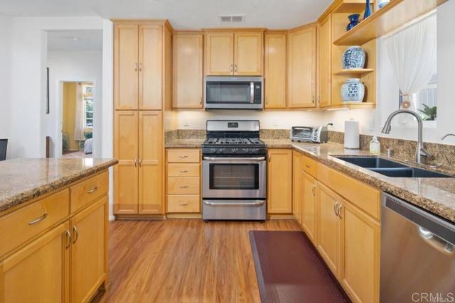 Detail Gallery Image 2 of 20 For 324 Park Way #3,  Chula Vista,  CA 91910 - 3 Beds | 2/1 Baths