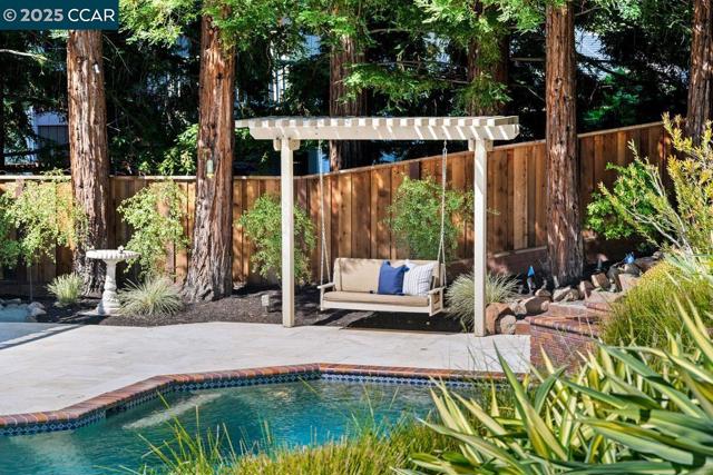 3369 Stage Coach Dr, Lafayette CA: https://media.crmls.org/mediaz/7369a9ff-8a63-4e54-a67a-95d881dd2461.jpg