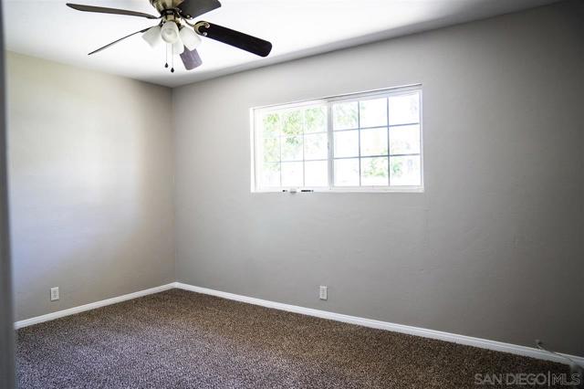 520 Glover AVE, Chula Vista CA: https://media.crmls.org/mediaz/7369d4e3-03fa-4991-baf4-4654484a1848.jpg
