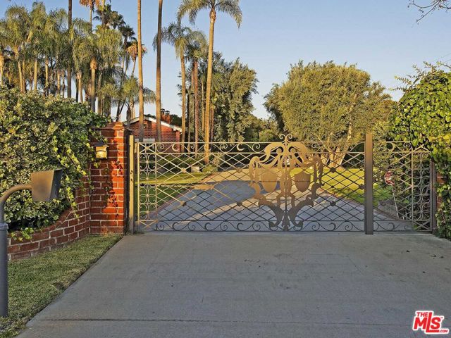 17545 Parthenia Street, Sherwood Forest CA: https://media.crmls.org/mediaz/736a80e9-763b-4fe5-9e2a-10fa72b88974.jpg
