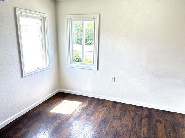 1933 103rd. Ave., Oakland CA: https://media.crmls.org/mediaz/736ac6e0-ad6f-4a4b-8e66-66c13a29a88c.jpg