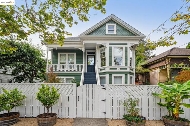 2104 6Th St, Berkeley CA: https://media.crmls.org/mediaz/736ad2dd-93d4-483b-a266-a1929c98fdd7.jpg