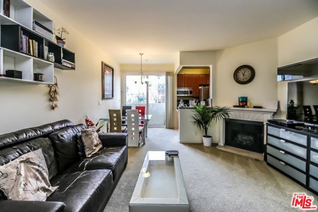 620 S Gramercy Place, Los Angeles CA: https://media.crmls.org/mediaz/736adc2e-2622-491a-8d06-0836ad0cc069.jpg