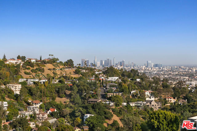 2720 Hollyridge Drive, Los Angeles CA: https://media.crmls.org/mediaz/736b308b-d0e3-4bb0-a0b1-626d45eb6f18.jpg
