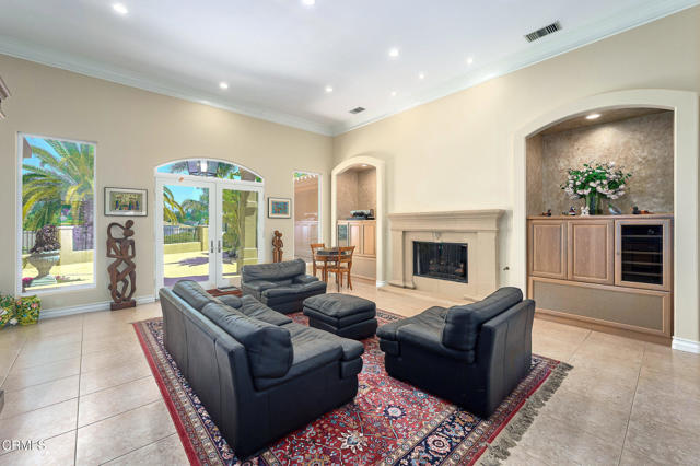 1690 Calle Tierra Vista, Camarillo CA: https://media.crmls.org/mediaz/736b5a58-dbce-457b-afbb-5aabaff2bdc7.jpg