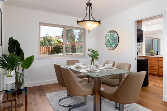 310 Trestle Glen Ct, Walnut Creek CA: https://media.crmls.org/mediaz/736b8f42-6762-4ccb-9c74-a89d47d0fd2a.jpg