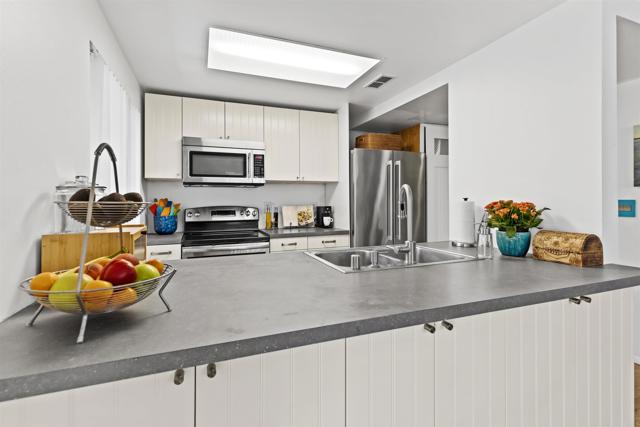 Detail Gallery Image 2 of 27 For 7883 Rancho Fanita Dr a,  Santee,  CA 92071 - 3 Beds | 1/1 Baths