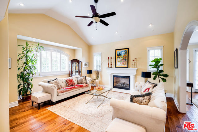 5966 ABERNATHY Drive, Los Angeles CA: https://media.crmls.org/mediaz/736bc525-98ce-448a-a37a-35e0b508f71b.jpg