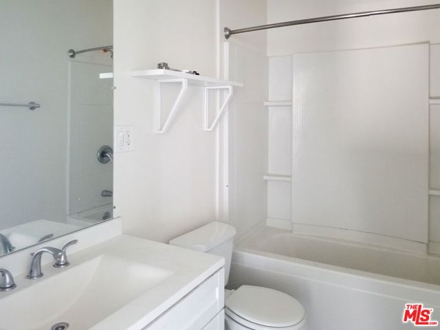 3166 San Marino Street, Los Angeles CA: https://media.crmls.org/mediaz/736bdf6e-261b-41b6-b1e2-0f7020986ed5.jpg
