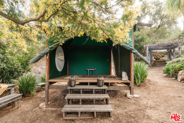 2002 Tuna Canyon Road, Topanga CA: https://media.crmls.org/mediaz/736c7318-b050-46b2-94b6-081772e26ffc.jpg