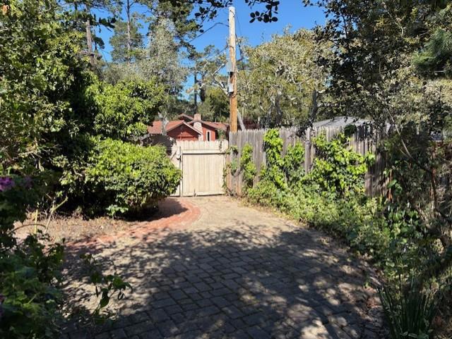 0 8th Avenue, Carmel CA: https://media.crmls.org/mediaz/736d3077-7350-4b33-9999-aa4840344d71.jpg