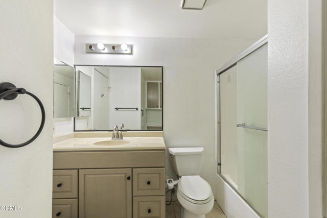 2091 Blackberry Circle, Oxnard CA: https://media.crmls.org/mediaz/736dc24e-0e68-43db-a724-d1e84b85692c.jpg
