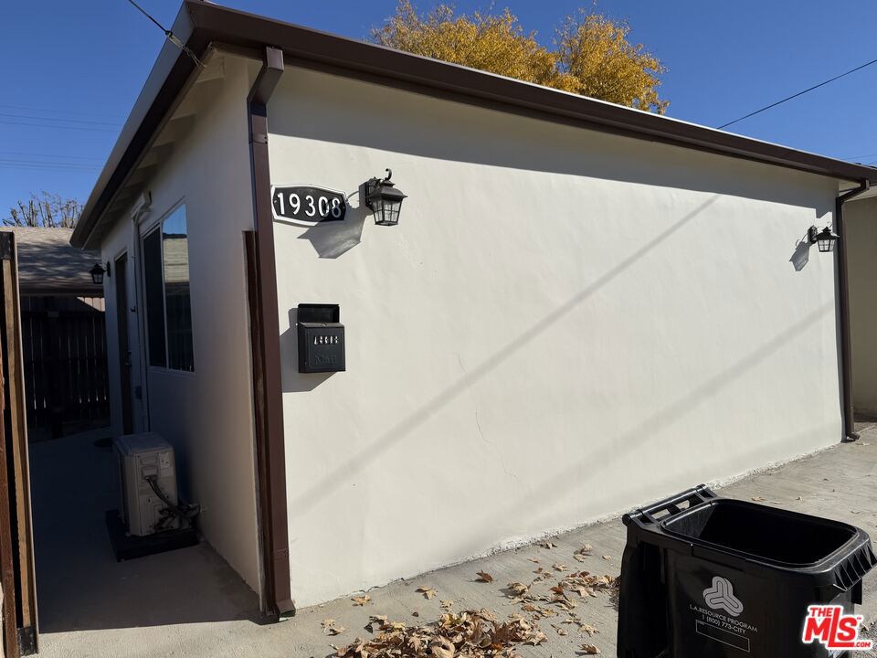 19308 Calvert St Avenue