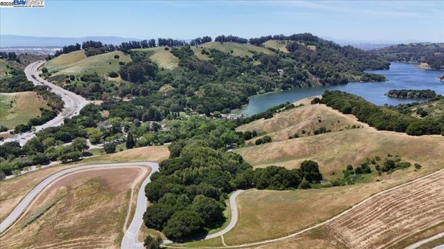 3554 Arcadian Ct, Castro Valley CA: https://media.crmls.org/mediaz/736f0ffc-0ea0-4d92-8a8e-68c4f1f4f4de.jpg