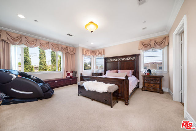 1036 Louise Avenue, Arcadia CA: https://media.crmls.org/mediaz/736fece7-faae-449d-bf8f-f6a7ee5a7536.jpg