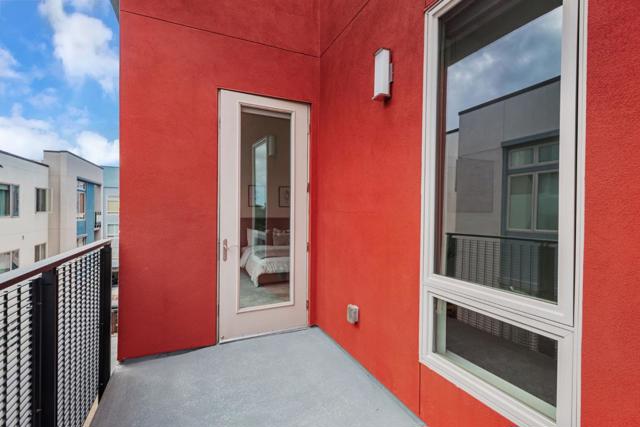1028 Foster Square Lane, Foster City CA: https://media.crmls.org/mediaz/7370546f-a8a0-4949-9617-6f49d86ca71d.jpg