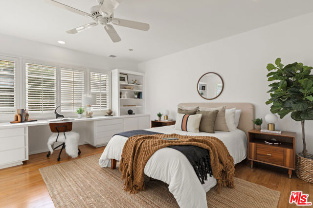 1741 Pier Avenue, Santa Monica CA: https://media.crmls.org/mediaz/737093c4-575a-4bb8-8a27-b8585a521ce6.jpg