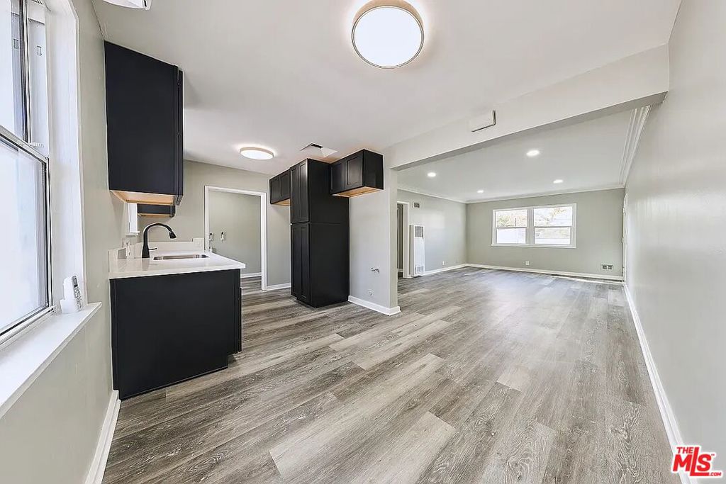 582 Venice Boulevard #2