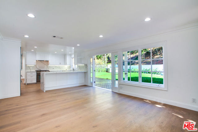 10221 Briarwood Drive, Los Angeles CA: https://media.crmls.org/mediaz/7371f078-242b-42e3-af96-a5d98bc5b9bd.jpg