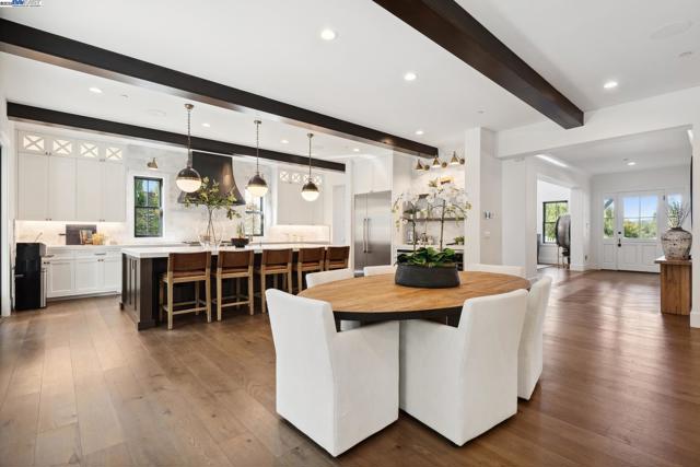 2621 Royal Oaks Dr, Alamo CA: https://media.crmls.org/mediaz/73722751-2d57-41f7-b8df-98bb42628536.jpg