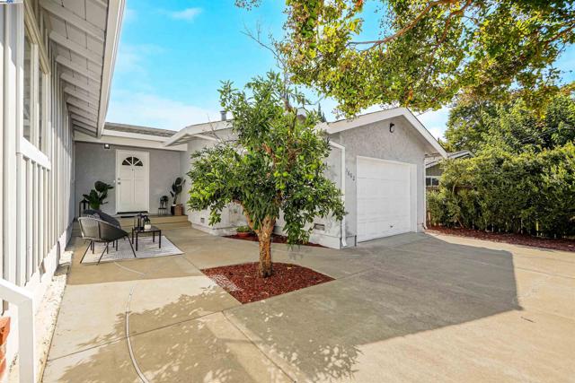 1662 Dorchester Pl, Concord CA: https://media.crmls.org/mediaz/73725585-146f-4336-90c8-58f202e3c434.jpg