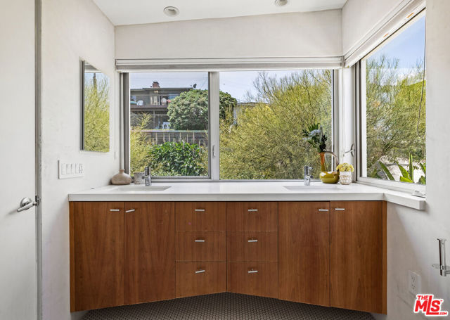 3813 Ronda Vista Place, Los Angeles CA: https://media.crmls.org/mediaz/737286da-c11f-47d3-8282-c9480b53d0a0.jpg