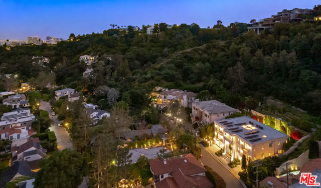 1455 Robmar Drive, Beverly Hills CA: https://media.crmls.org/mediaz/7372d578-4d5d-4b68-b6d5-a2878fa22216.jpg