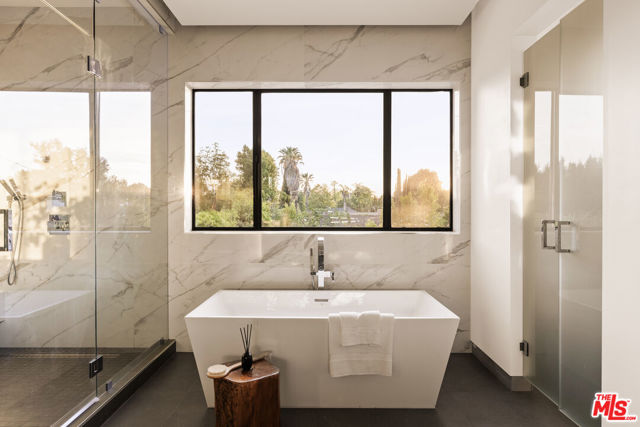 4445 Camellia Avenue, Studio City CA: https://media.crmls.org/mediaz/73730f88-7d47-426d-8fc9-1d24b8c4a185.jpg