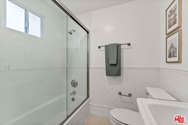217 17th Street, Santa Monica CA: https://media.crmls.org/mediaz/73735e8c-f82b-4407-a4e2-4d786f6b0d71.jpg